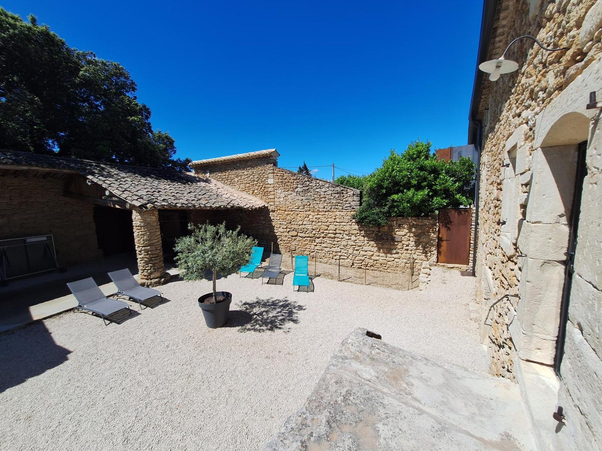 Chez Vero D'hotes & Maison En Pierre Contemporaine Guest house Suze-la-Rousse