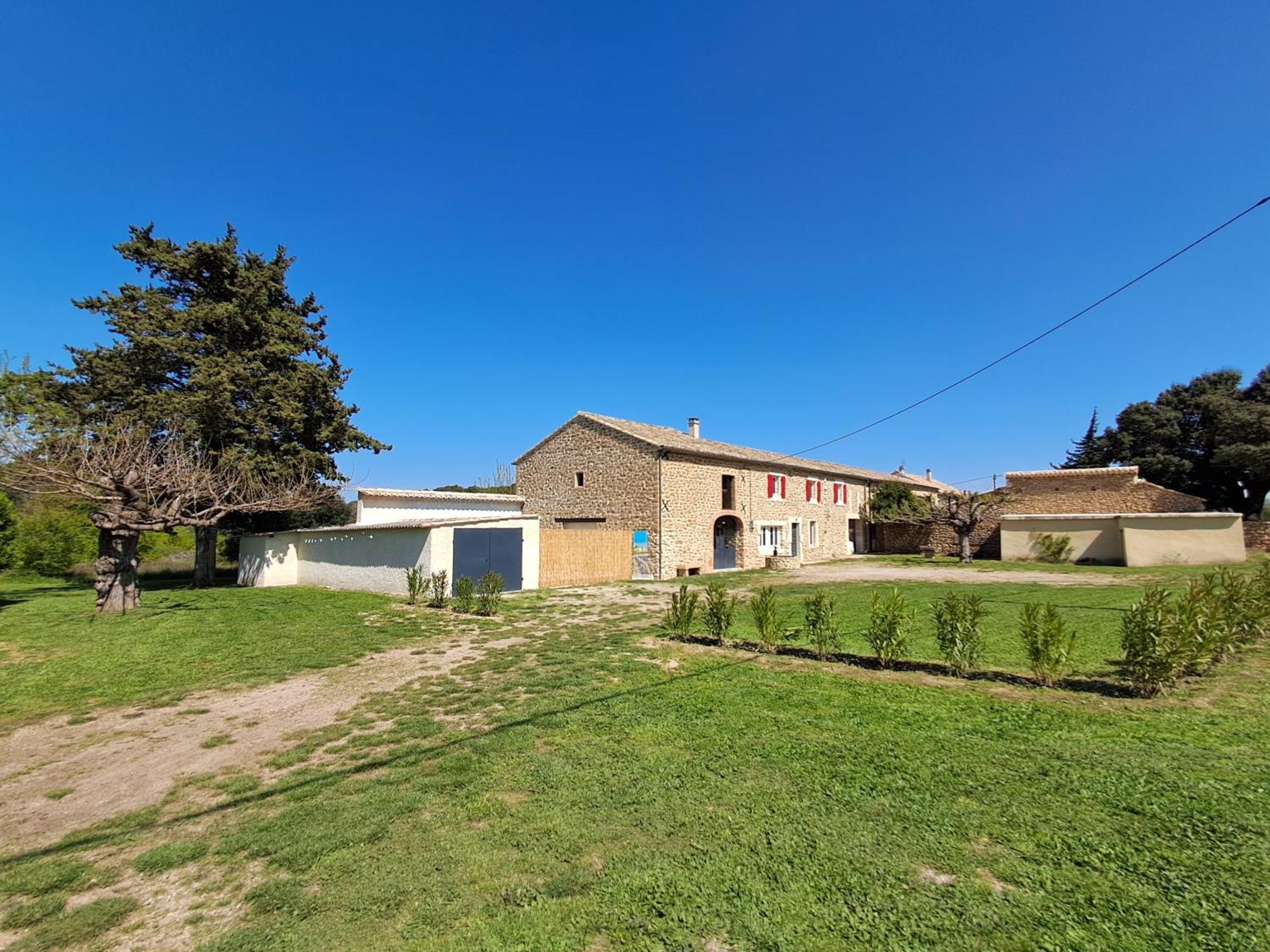 Chez Vero D'hotes & Maison En Pierre Contemporaine Guest house Suze-la-Rousse